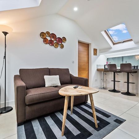 Exquisite 2-Bedroom Penthouse-Sleeps 7-Free Parking With Workstations & High-Speed Wifi Birmingham Exterior photo