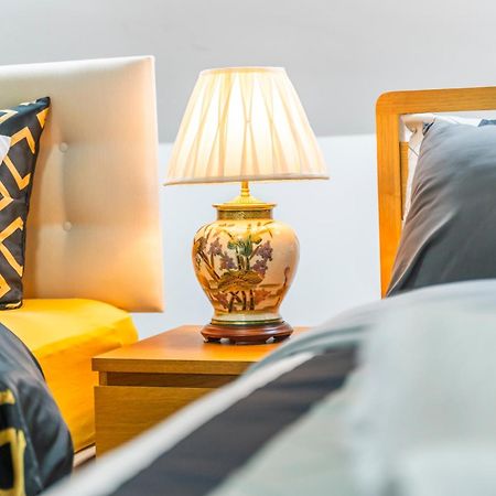 Exquisite 2-Bedroom Penthouse-Sleeps 7-Free Parking With Workstations & High-Speed Wifi Birmingham Exterior photo