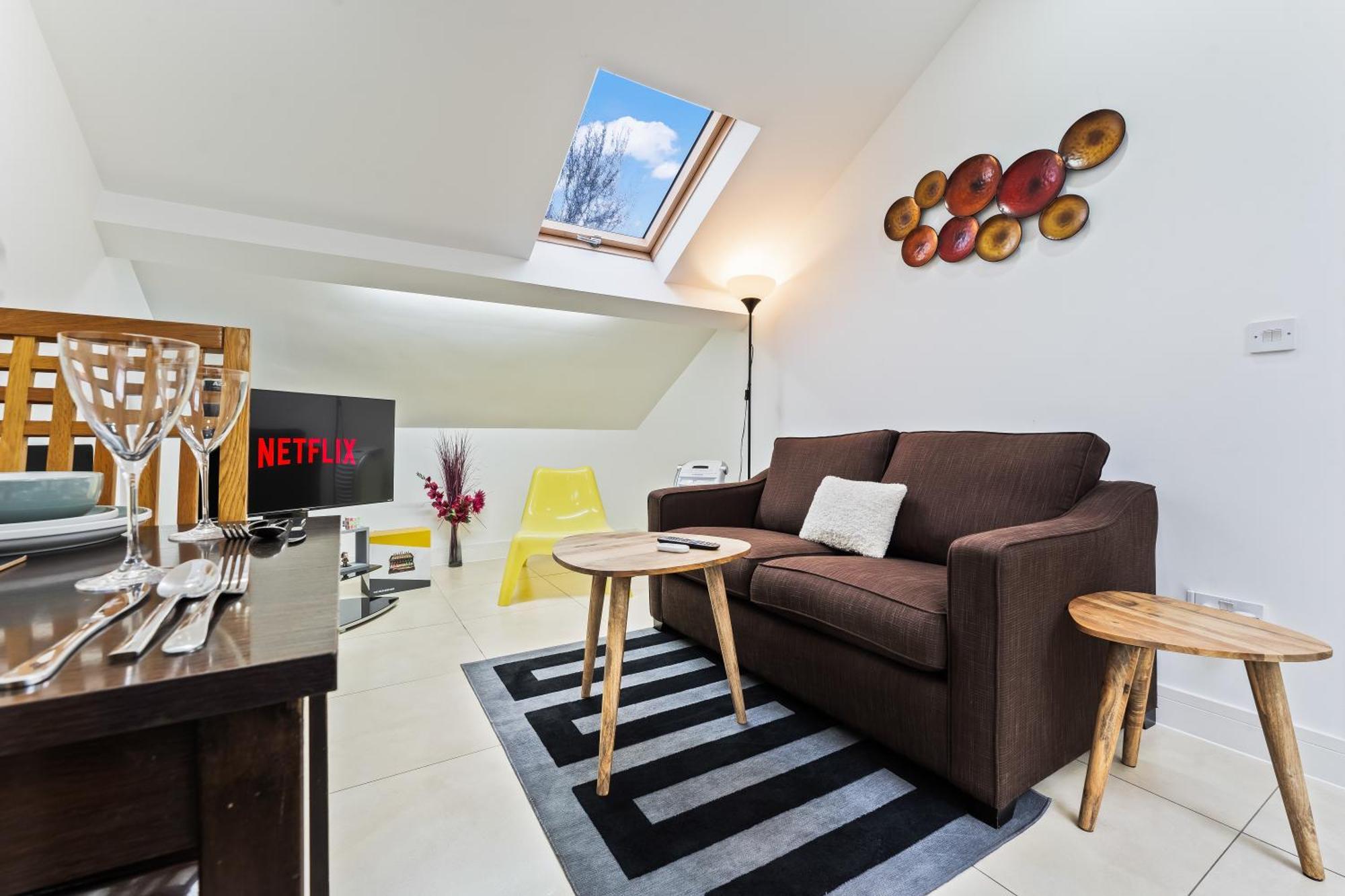 Exquisite 2-Bedroom Penthouse-Sleeps 7-Free Parking With Workstations & High-Speed Wifi Birmingham Exterior photo