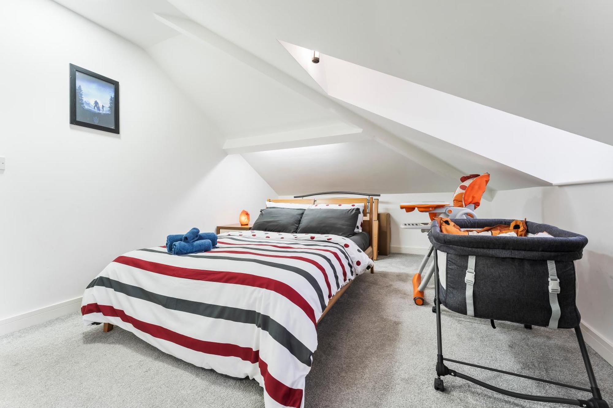 Exquisite 2-Bedroom Penthouse-Sleeps 7-Free Parking With Workstations & High-Speed Wifi Birmingham Exterior photo