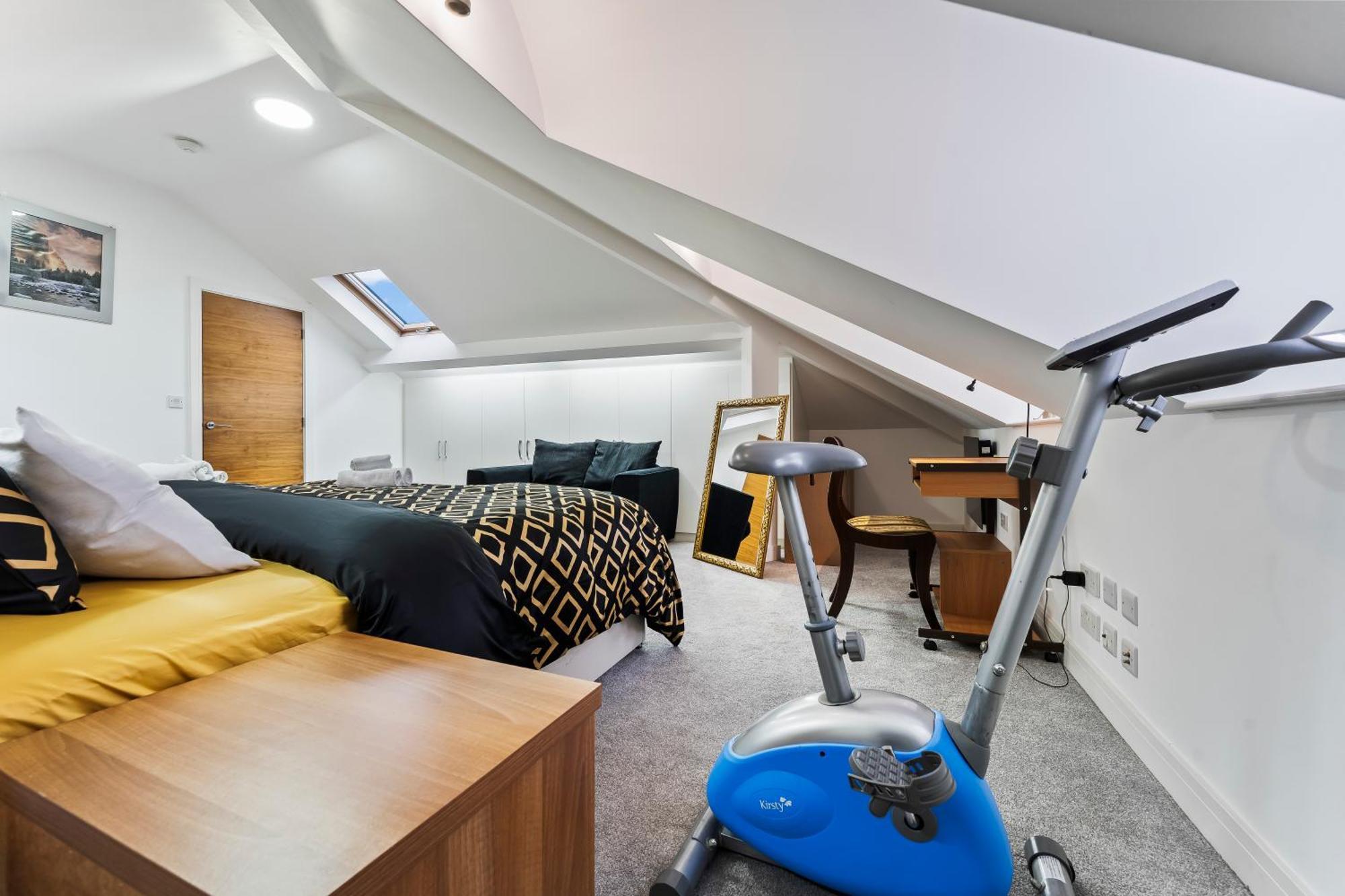 Exquisite 2-Bedroom Penthouse-Sleeps 7-Free Parking With Workstations & High-Speed Wifi Birmingham Exterior photo