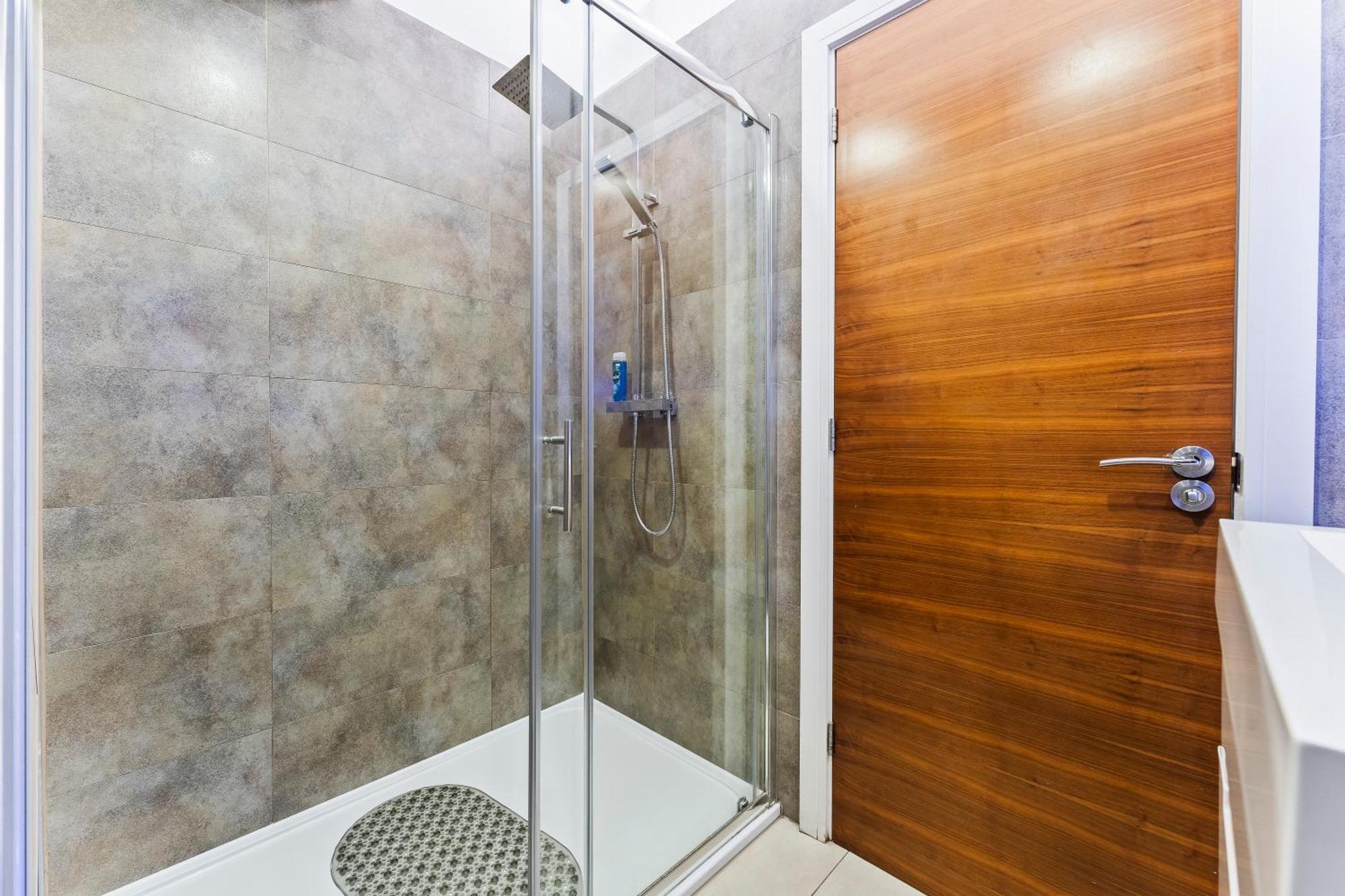 Exquisite 2-Bedroom Penthouse-Sleeps 7-Free Parking With Workstations & High-Speed Wifi Birmingham Exterior photo