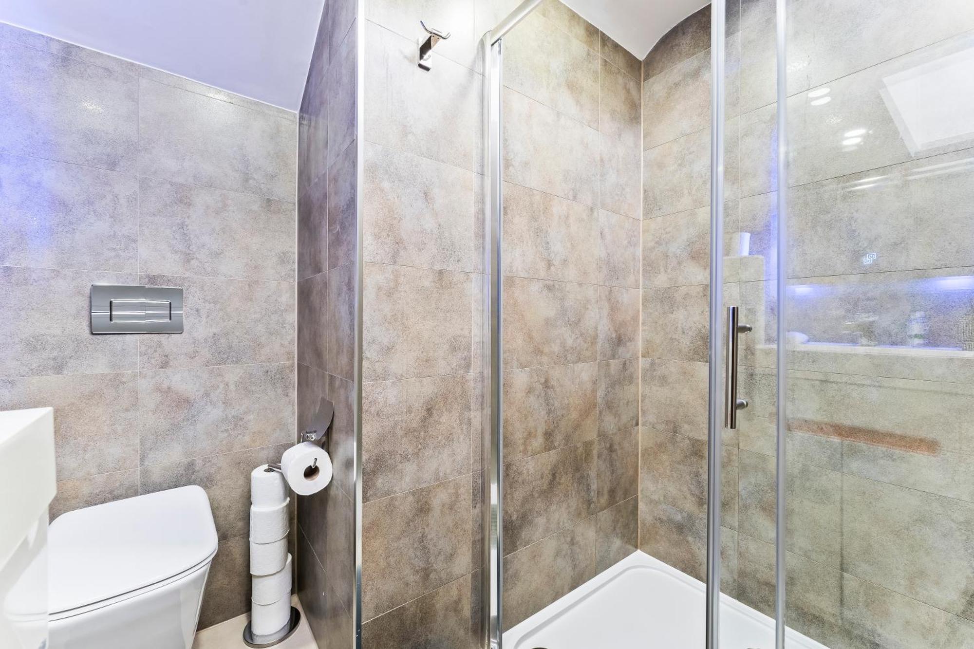 Exquisite 2-Bedroom Penthouse-Sleeps 7-Free Parking With Workstations & High-Speed Wifi Birmingham Exterior photo