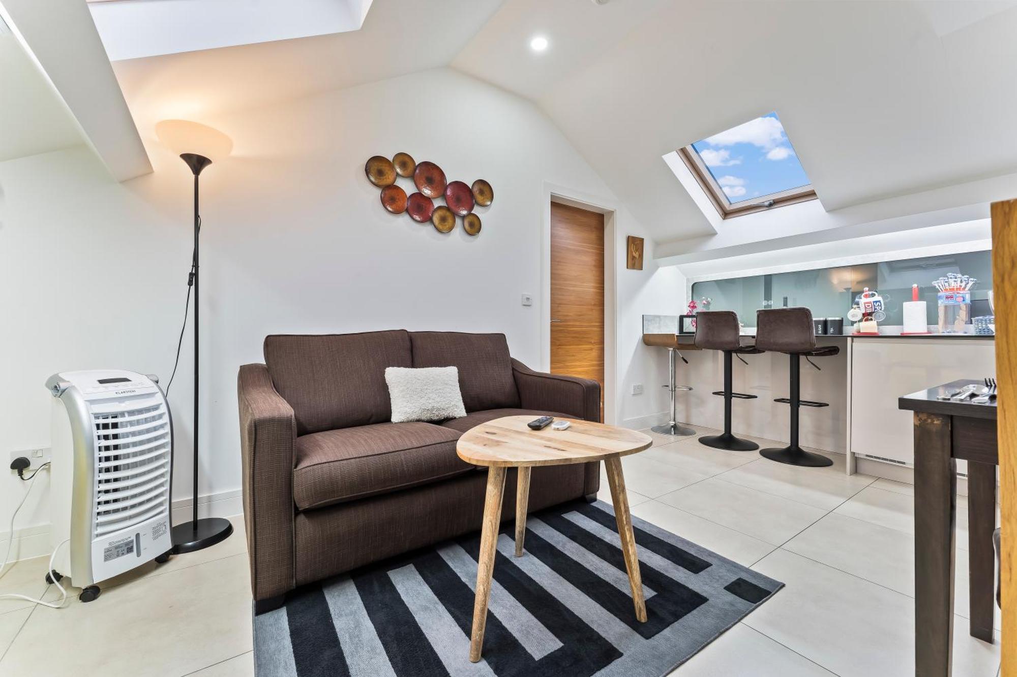 Exquisite 2-Bedroom Penthouse-Sleeps 7-Free Parking With Workstations & High-Speed Wifi Birmingham Exterior photo