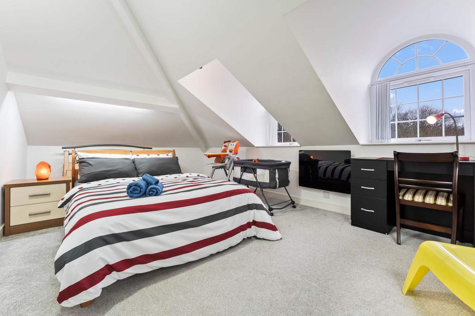 Exquisite 2-Bedroom Penthouse-Sleeps 7-Free Parking With Workstations & High-Speed Wifi Birmingham Exterior photo
