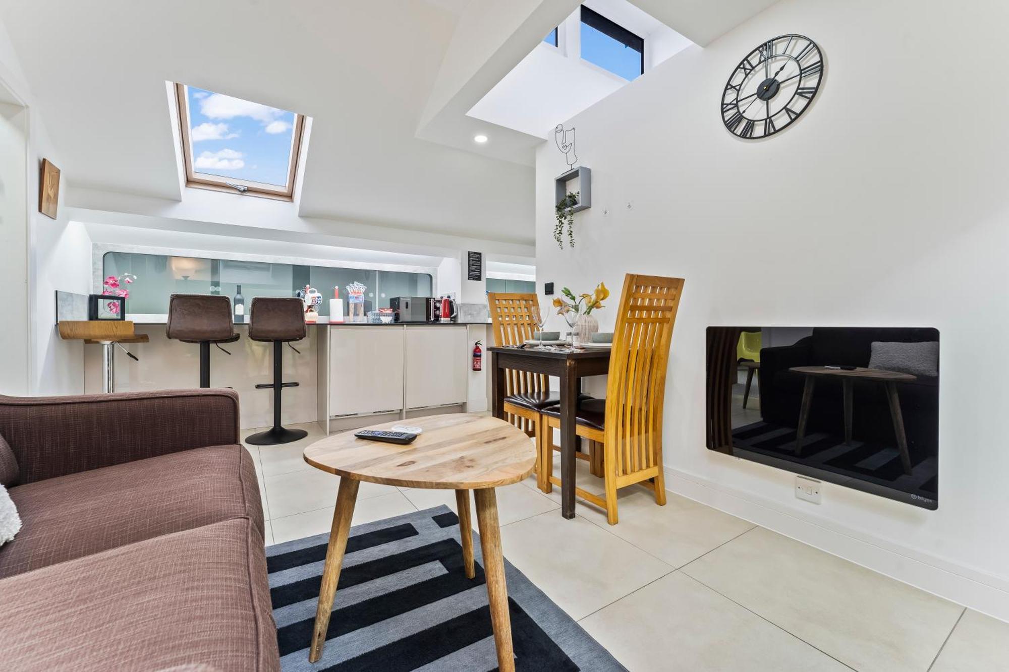 Exquisite 2-Bedroom Penthouse-Sleeps 7-Free Parking With Workstations & High-Speed Wifi Birmingham Exterior photo