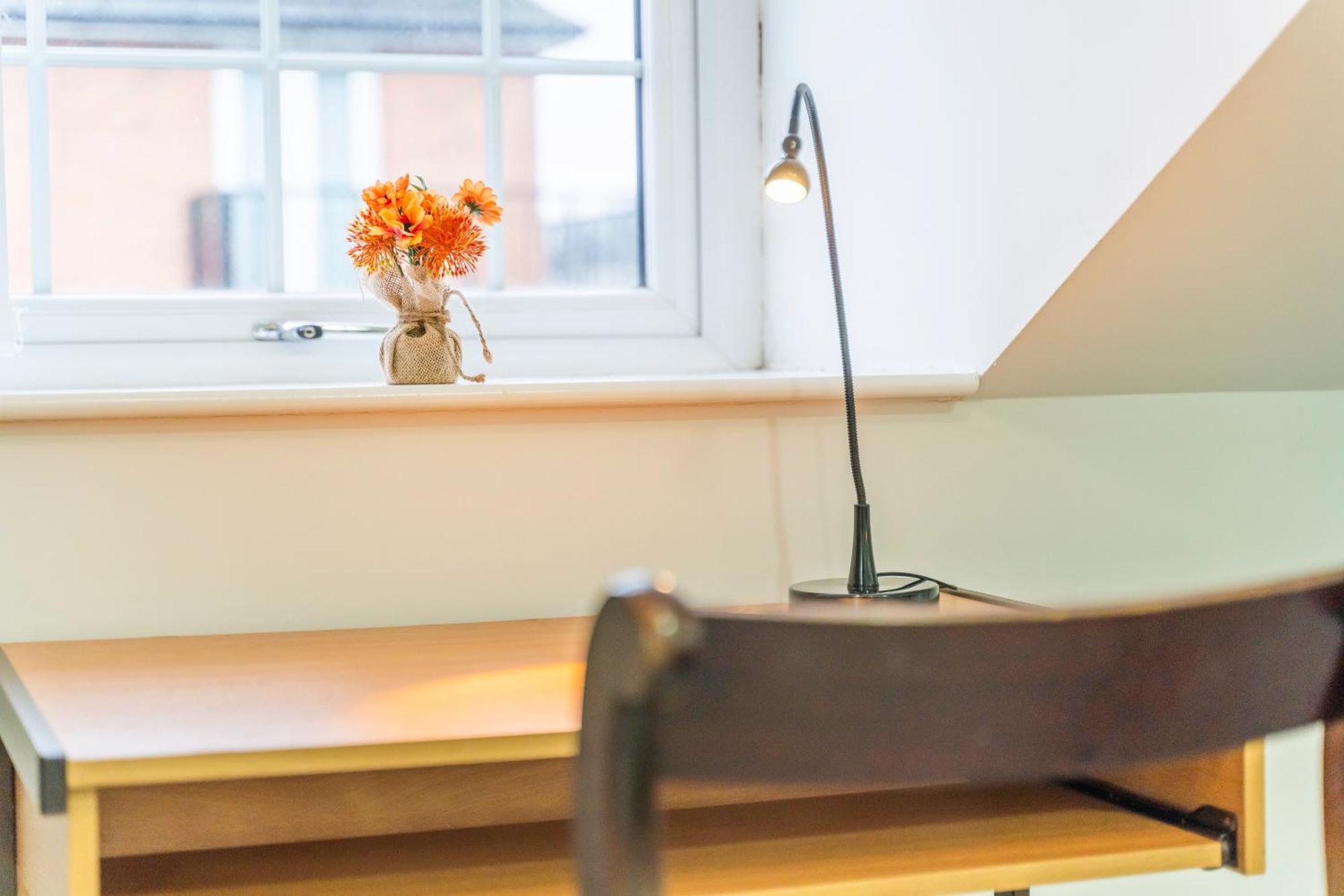 Exquisite 2-Bedroom Penthouse-Sleeps 7-Free Parking With Workstations & High-Speed Wifi Birmingham Exterior photo