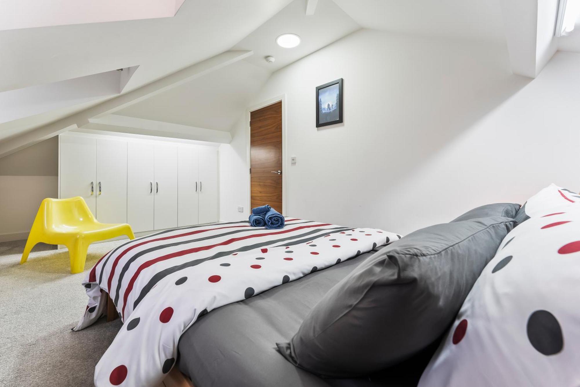 Exquisite 2-Bedroom Penthouse-Sleeps 7-Free Parking With Workstations & High-Speed Wifi Birmingham Exterior photo