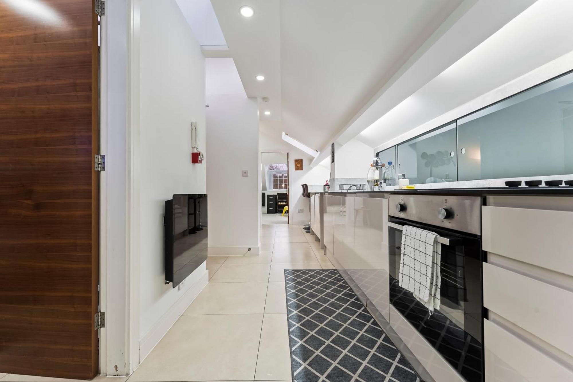 Exquisite 2-Bedroom Penthouse-Sleeps 7-Free Parking With Workstations & High-Speed Wifi Birmingham Exterior photo